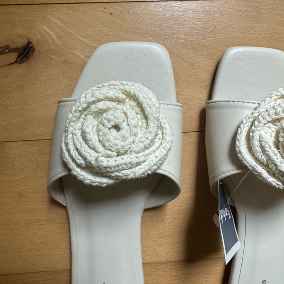 BAMBOO | Cream Slide Sandal - Picture 2 of 3